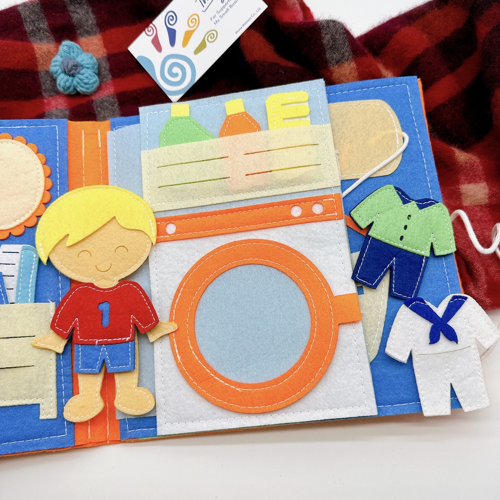 Sách Vải Một Ngày Của Bé - Phiên Bản Bé Trai - Búp bê thay quần áo - Quà Tặng Đồ Chơi Cho Bé