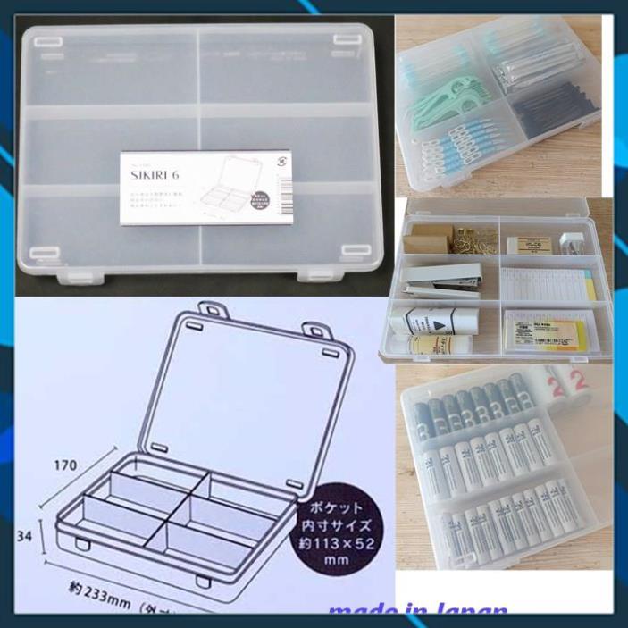 Hộp nhựa nhiều ngăn trong suốt có khóa cài của Nhật. 6 ngăn cố định. 23,3x17cm cao 3,4cm. D514