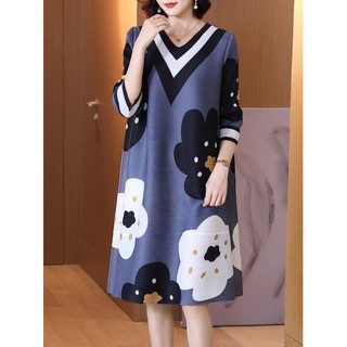 Váy kiểu xếp li Miyake Tay ba phần tư cổ chữ v Tính khí thời trang giản dị Phong cách mới xếp ly in hình cỡ lớn Thanh lịch cao cấp giữa @ -