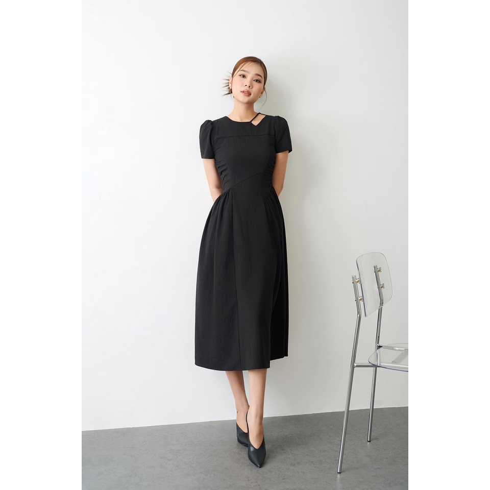 Đầm midi cut out vai 1 bên nhún eo tay ngắn thời trang GAGO màu đen và xanh dương GG4228/ GG4244