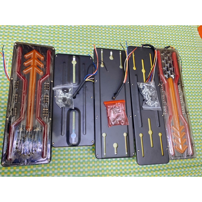 Cặp Đèn Hậu Mũi Tên Mẫu Mới Cao Cấp , Lắp Xe Tải Dùng Điện 24V