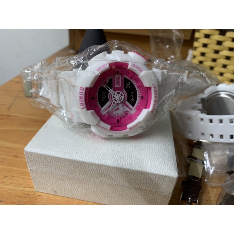 Đồng hồ thời trang shop thành lí chỉ 80k
