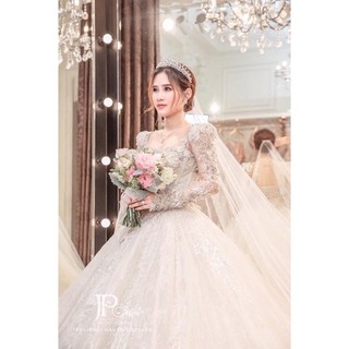 Váy cưới siêu xoè to đuôi dài làm lễ
