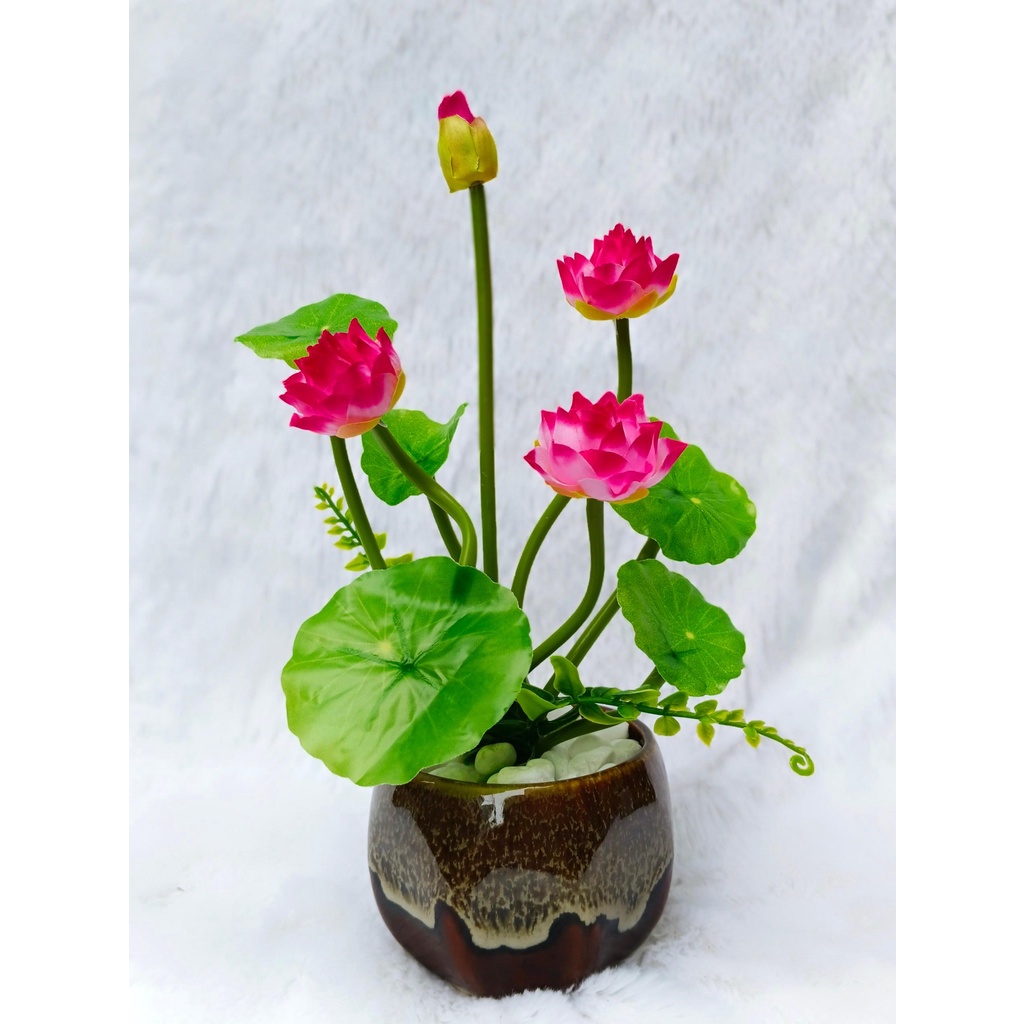 Chậu hoa sen mini VI098 (3 bông 1 nụ, chậu sen cao 27cm, chậu sứ kích thước 7,5x7,5cm), hoa giả trang trí