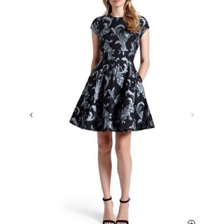 Các mẫu đầm hoa Ted Baker size 2.