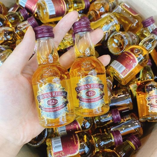 Chai Chivas mini 50ml 12 năm