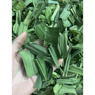 Lá dứa sấy lạnh 100gam (lá nếp ,lá thơm hãm trà ,nấu xôi,chè, tạo mầu tự nhiên,tăng hương vị nấu ăn)