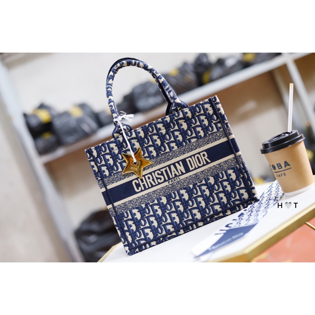 Túi Christian Dior - Size 40cm - Chất thêu - Bản kèm khăn - Hàng fullbox, nguyên seal - Hàng đẹp - Giá rẻ