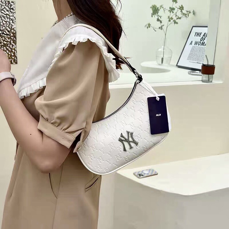 Túi xách MLB kẹp nách da chìm Túi NY đeo vaifull tag code size 24 - ZENI.STORE