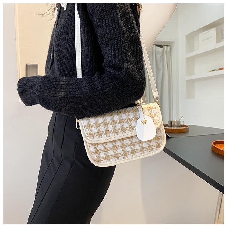 Túi xách đeo chéo đựng điện thoại cầm tay đi chơi giá rẻ AVAISTORE TD17