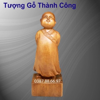 Tượng chú tiểu vạn sự tùy duyên mini chất liệu gỗ bách xanh