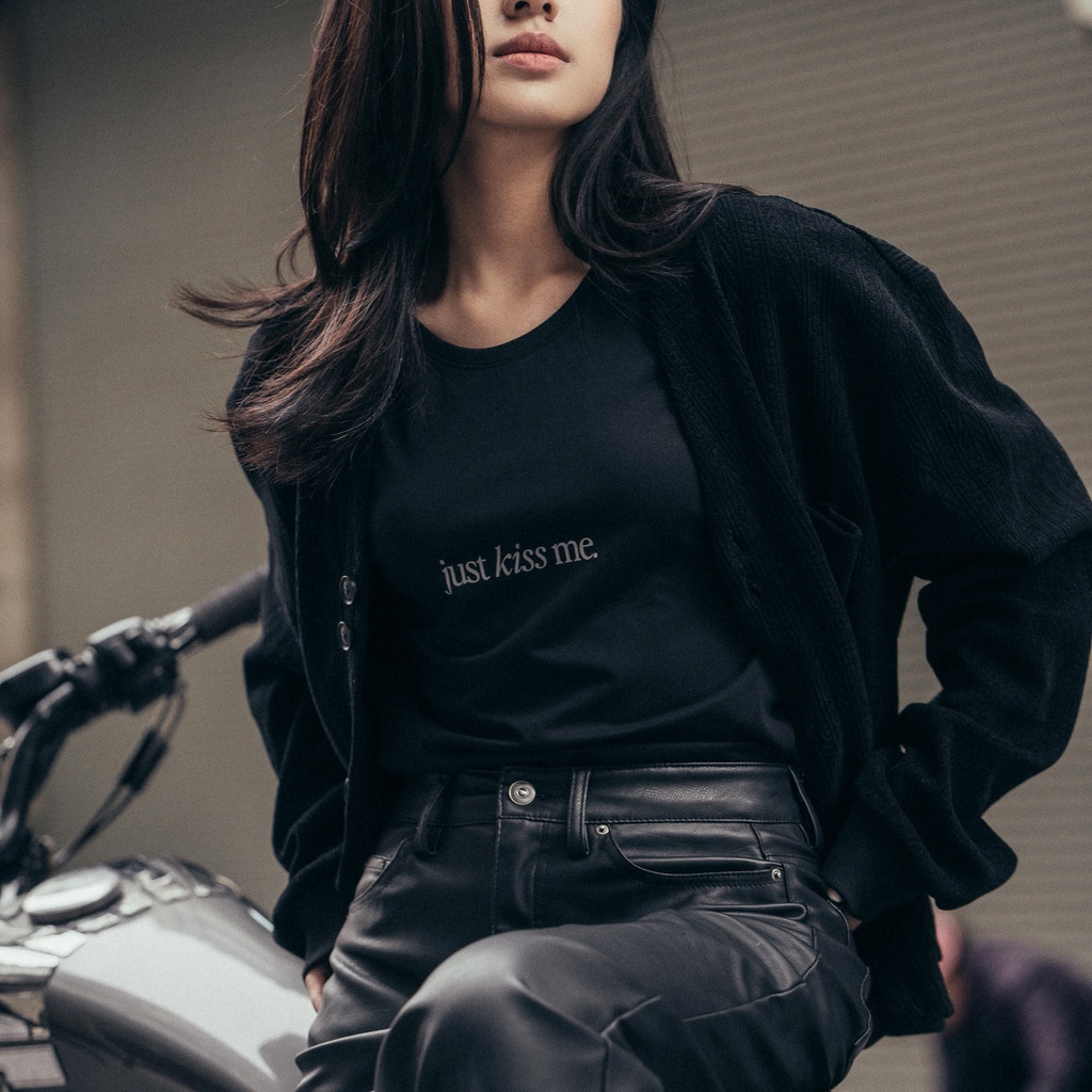 Áo phông nam in hình Cotton USA Highway (Menswear) Just Kiss Me