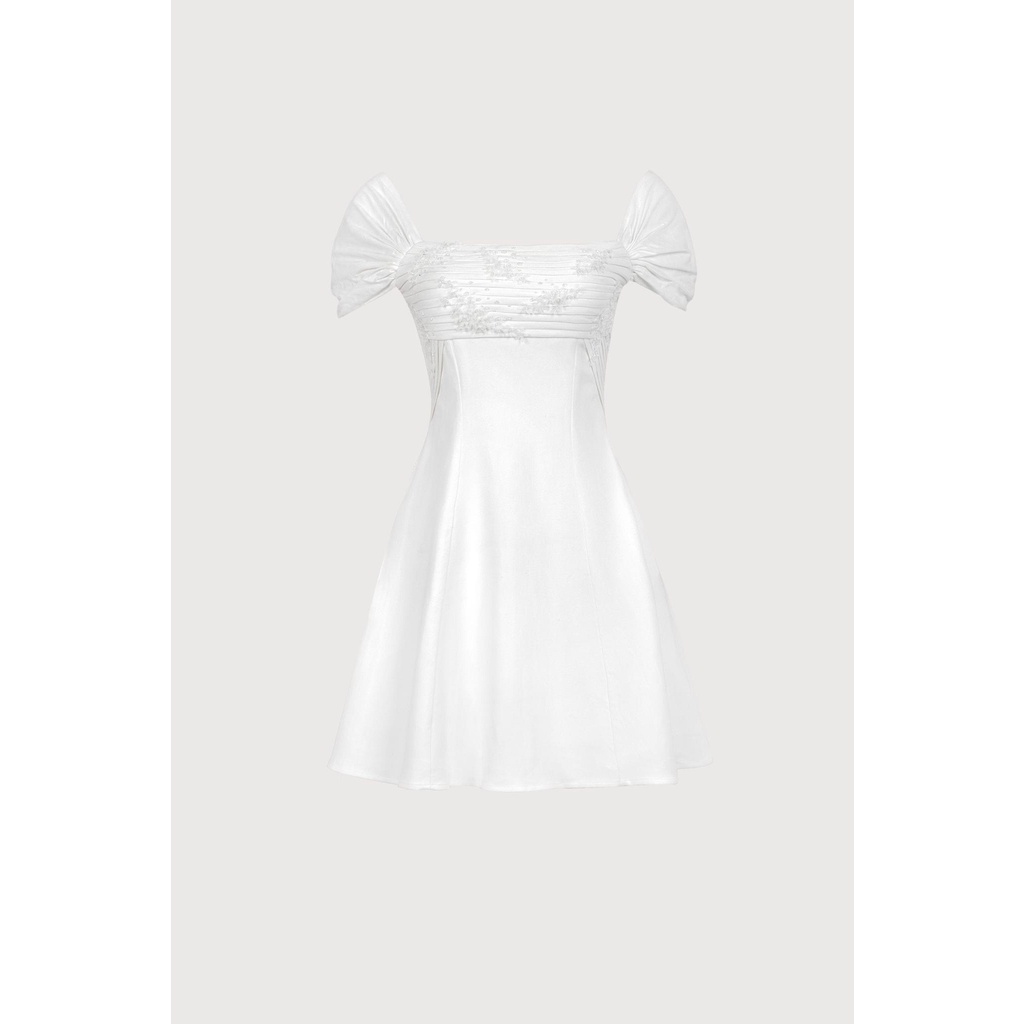 MAVEN - Váy trắng trễ vai xếp ly ngực đính kết Emma Dress