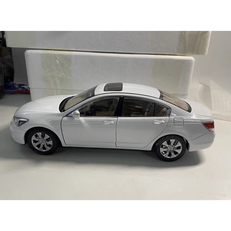 Mô hình xe Honda Accord 2010 tỉ lệ 1:18