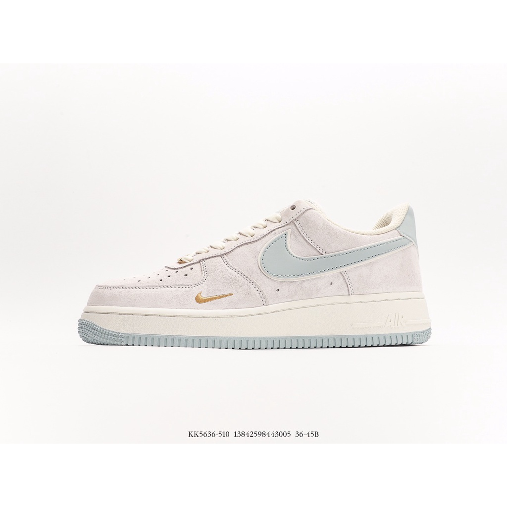 Giày thể thao cổ thấp Nike Air Force 1´07 Low GreyLight Blue Gold da lộn, màu xám nhạt, xanh nhạt, móc đôi mini vàng