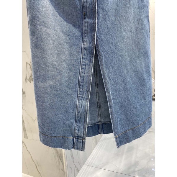 Chân váy bò midi xẻ dọc thân trước