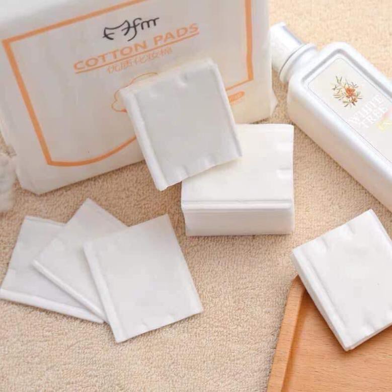 Bông tẩy trang 1 túi 222 miếng Ova cotton pad 3 lớp, chất liệu từ xơ bông tự nhiên, không tẩm hóa chất.
