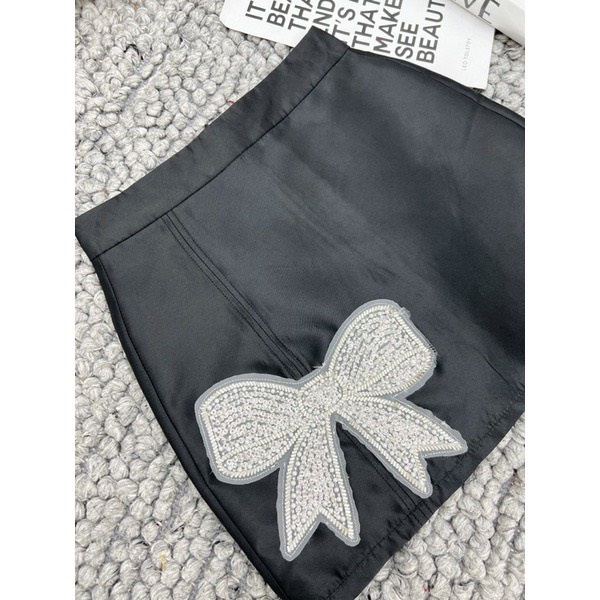 Chân váy tacta dáng chữ A đính nơ đá