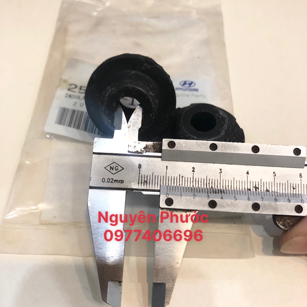 Cao su chân két nước Grand I10 / Giá bán 1 cái