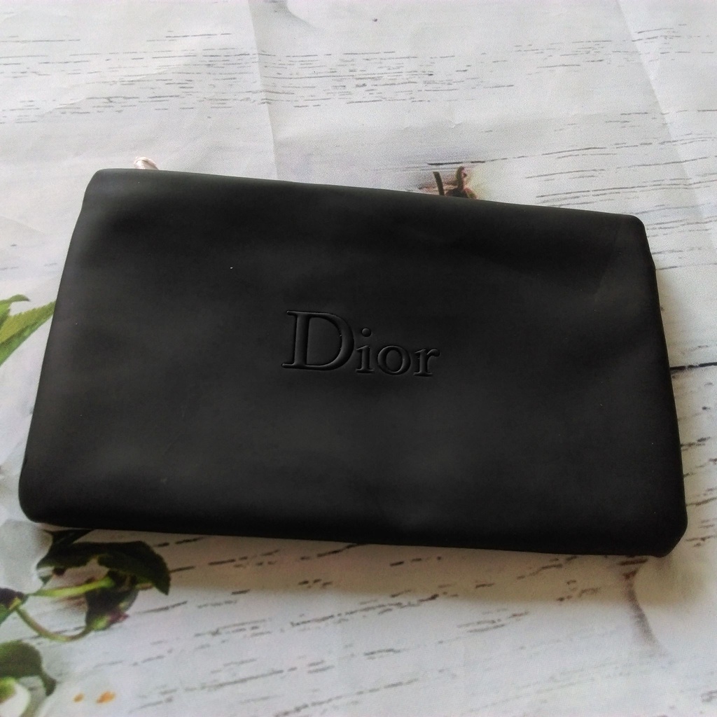 Ví cầm tay Dior sang chảnh