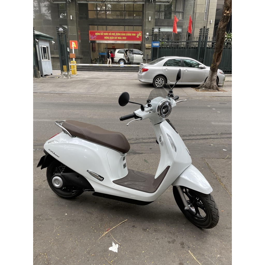 Kính chắn gió xe máy điện Vinfast EVO200