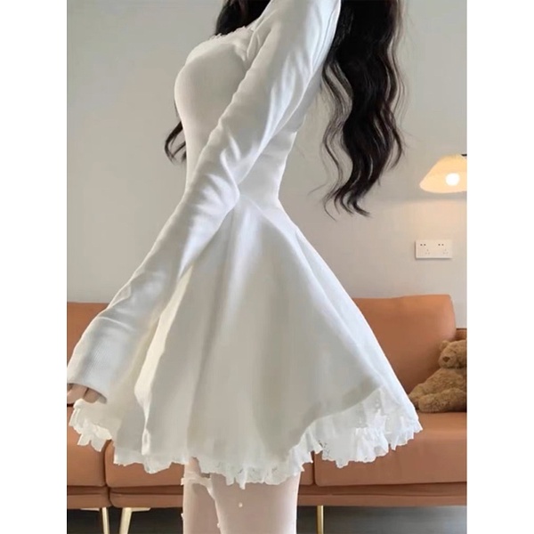 Đầm cổ vuông dáng xoè phối ren kèm hình thật cực xinh