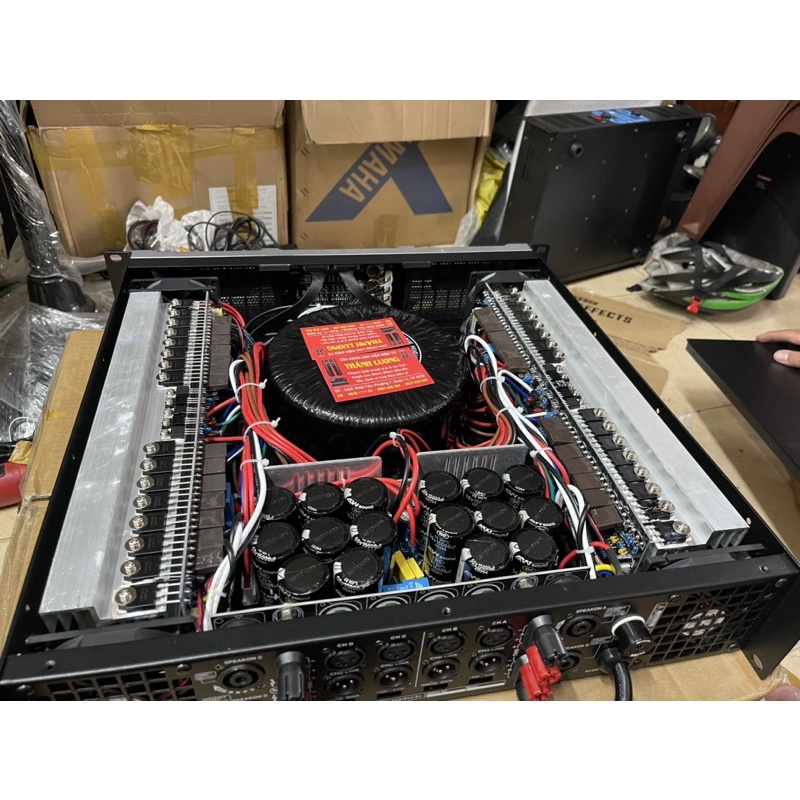 Đẩy công xuất dmx .1800w 1 kênh.