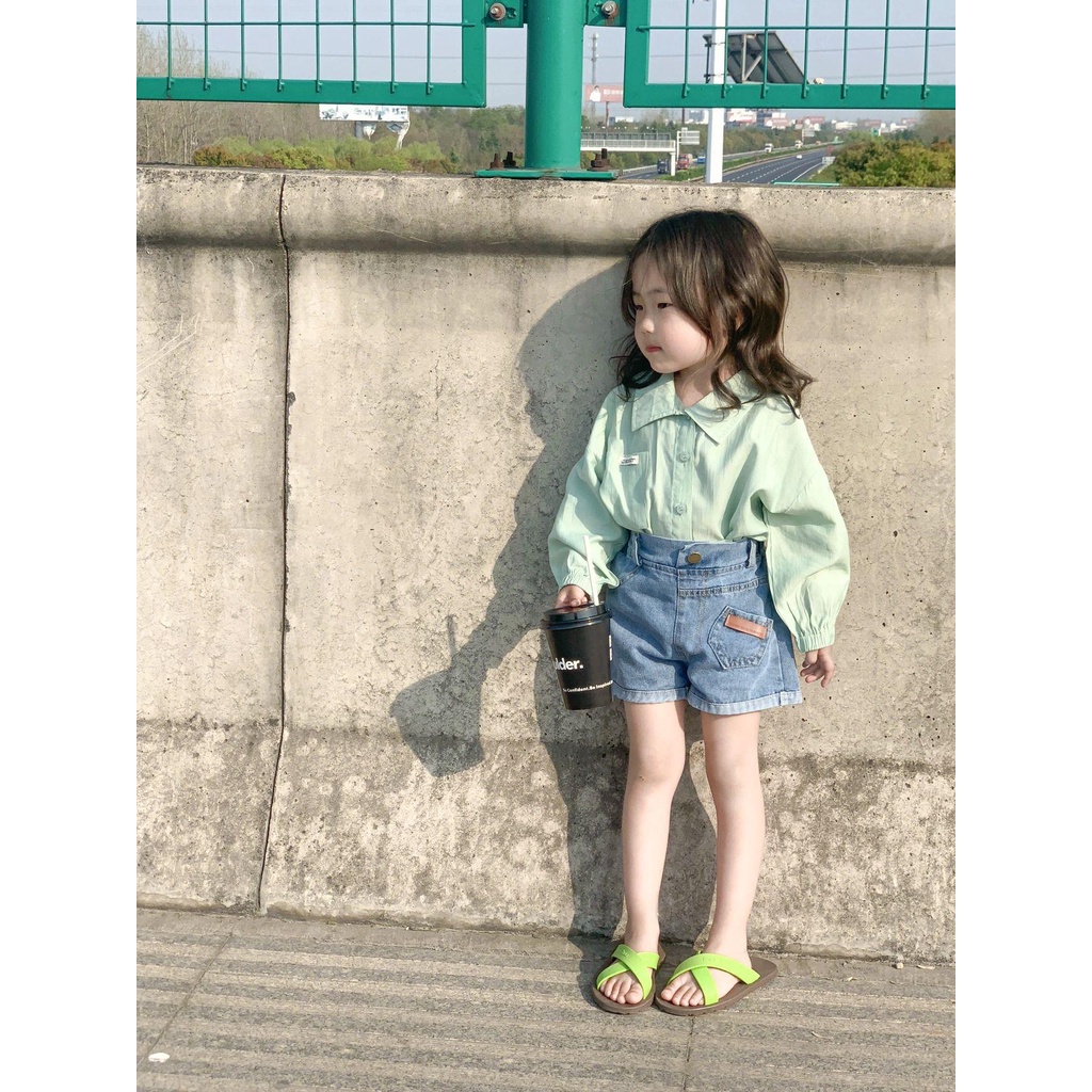 Quần short jean có túi nhỏ bé gái