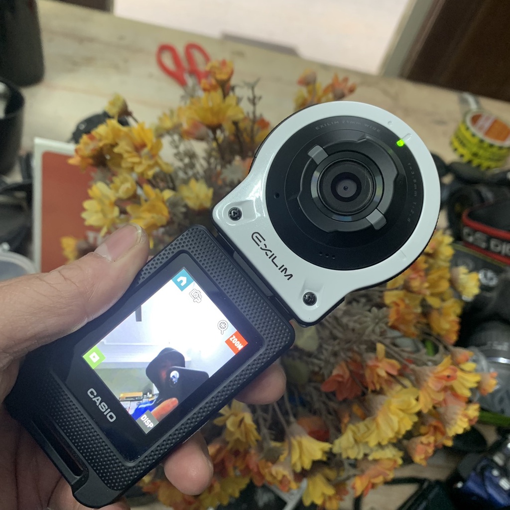 Máy ảnh Casio EX-FR10 cảm biến 14Mpx