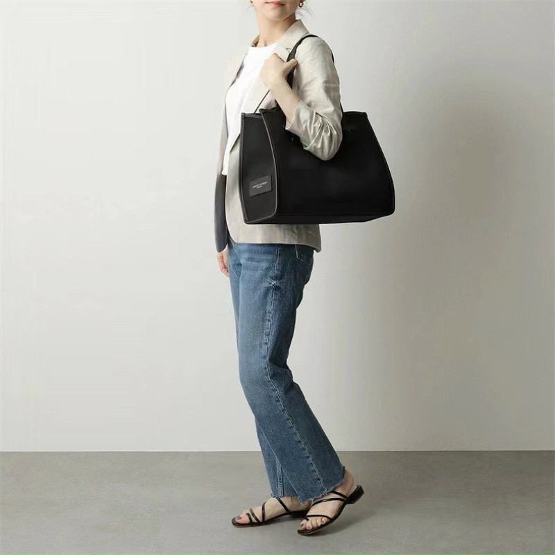 Túi xách cá tánh cho các chị đi du lịch