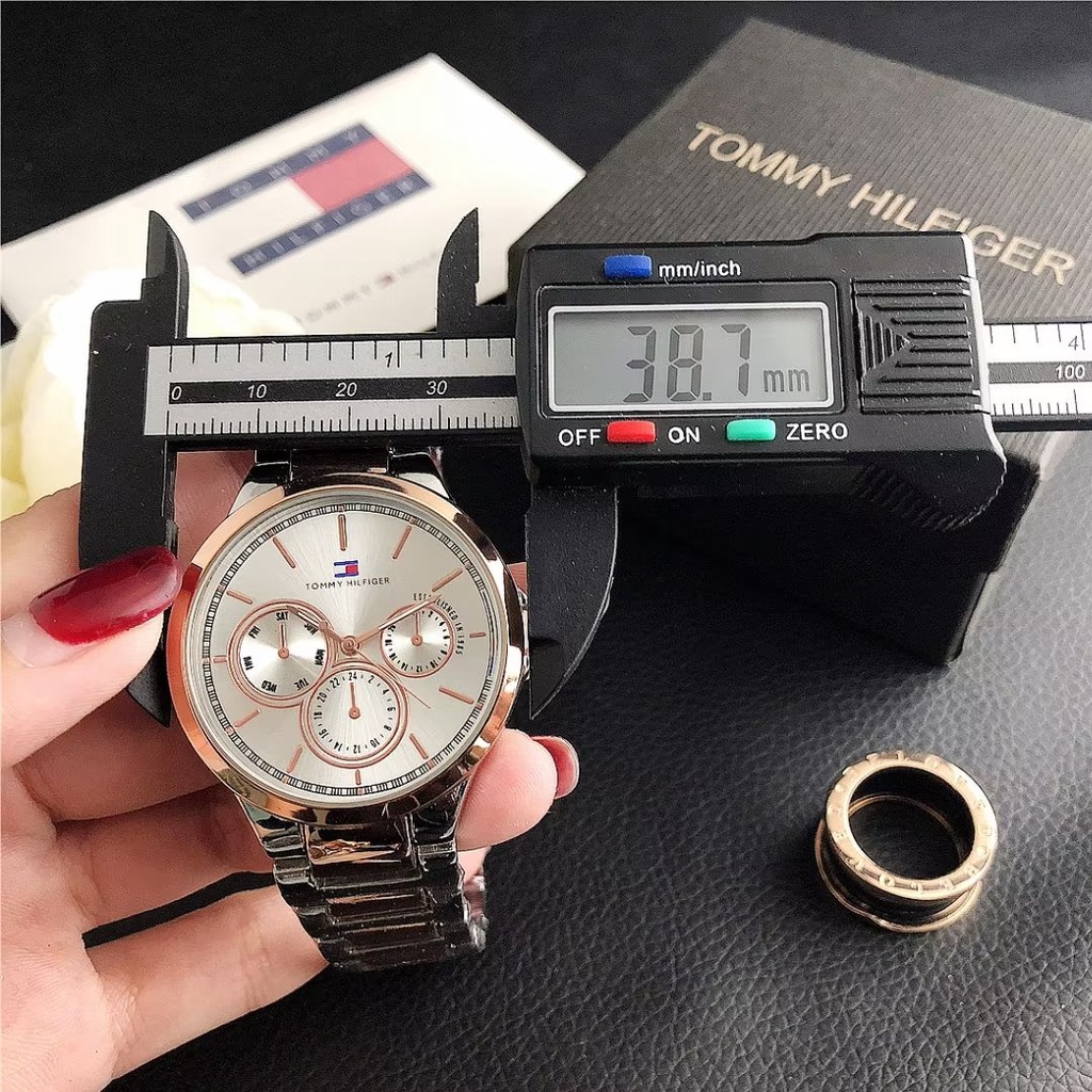 Đồng Hồ Đeo Tay Tommy Hilfiger Mặt Tròn Đính Đá Thời Trang Cho Cặp Đôi