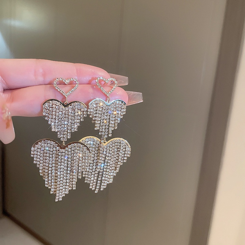 Bông Tai Hình Trái Tim Phối Tua Rua Phong Cách Hàn Quốc