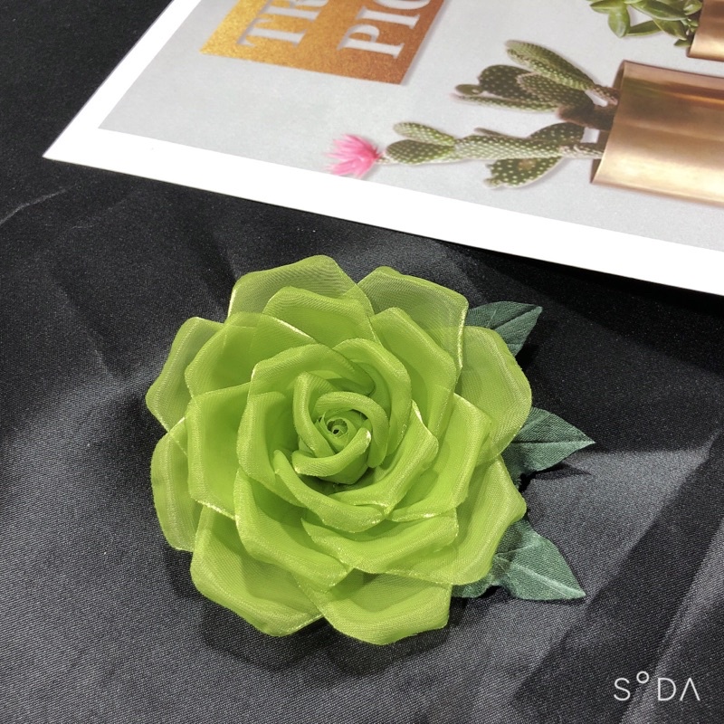 Hoa cài áo handmade- Hoa hồng voan tơ óng 10cm- Xanh cốm đậm