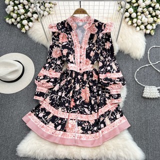 Đầm cổ chân dáng cổ V màu đen họa tiết hoa viền hồng phong cách retro