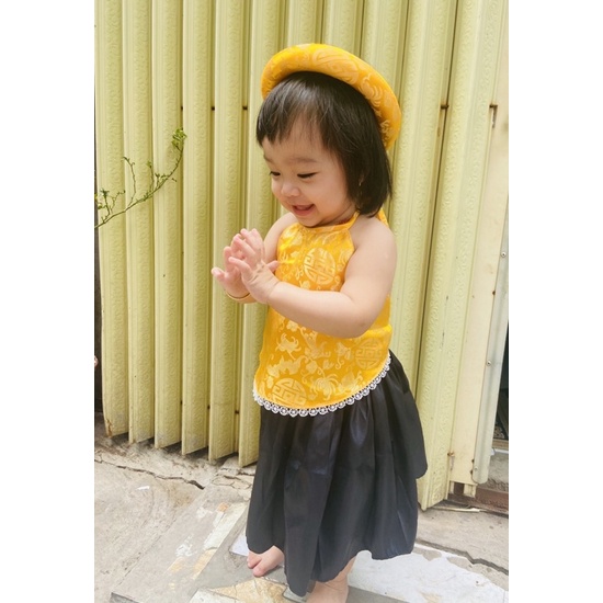 Yếm Đào Kèm Mấn Cho Bé Gái Chất Gấm Lụa Xinh