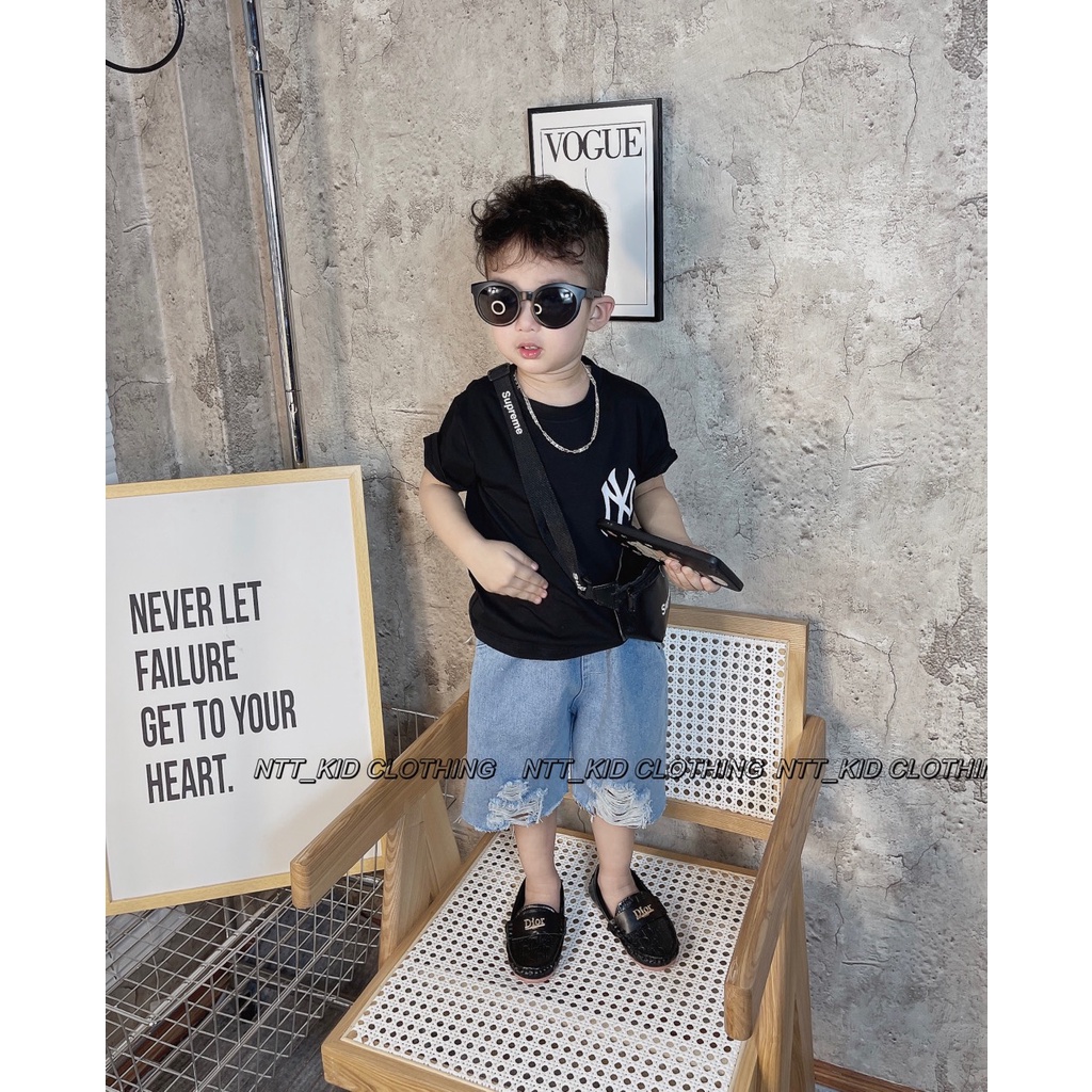 A901- BỘ ÁO N.Y QUẦN BÒ RÁCH CHO BÉ