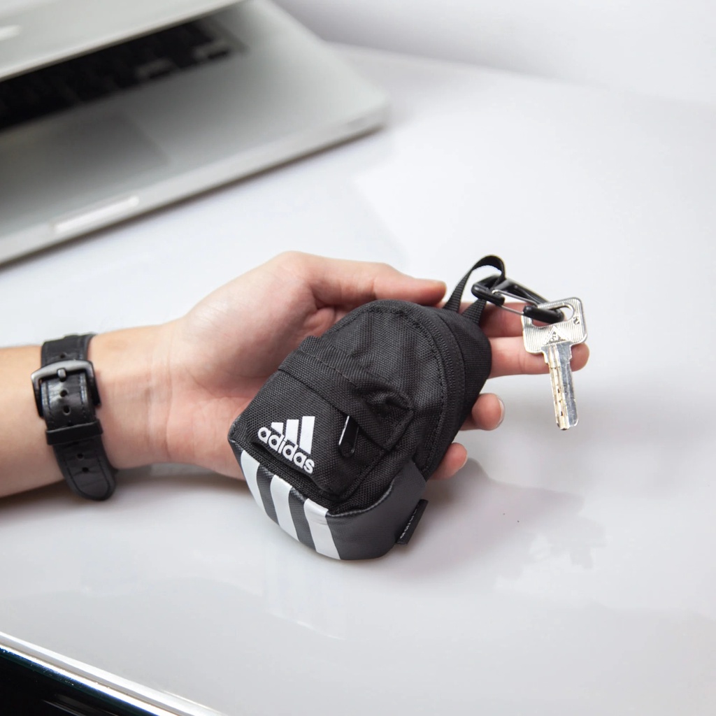 Móc khoá balo Adidas đựng đồ nhỏ gọn vào chìa khoá xe