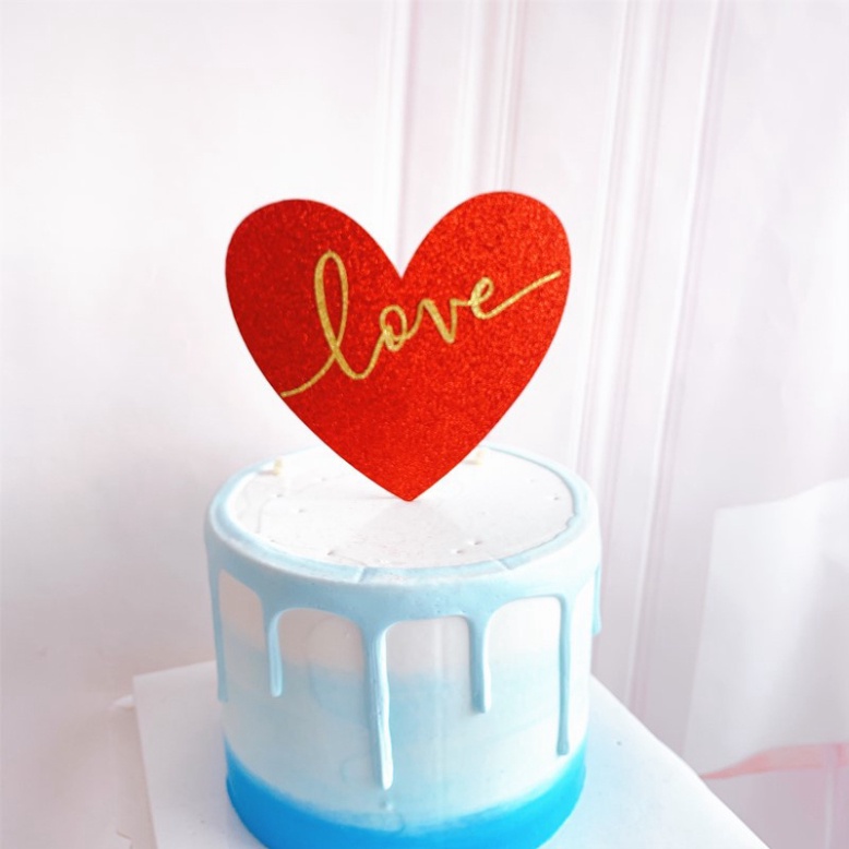 Trang trí bánh kem sinh nhật  sét cắm tim giấy đỏ tình yêu