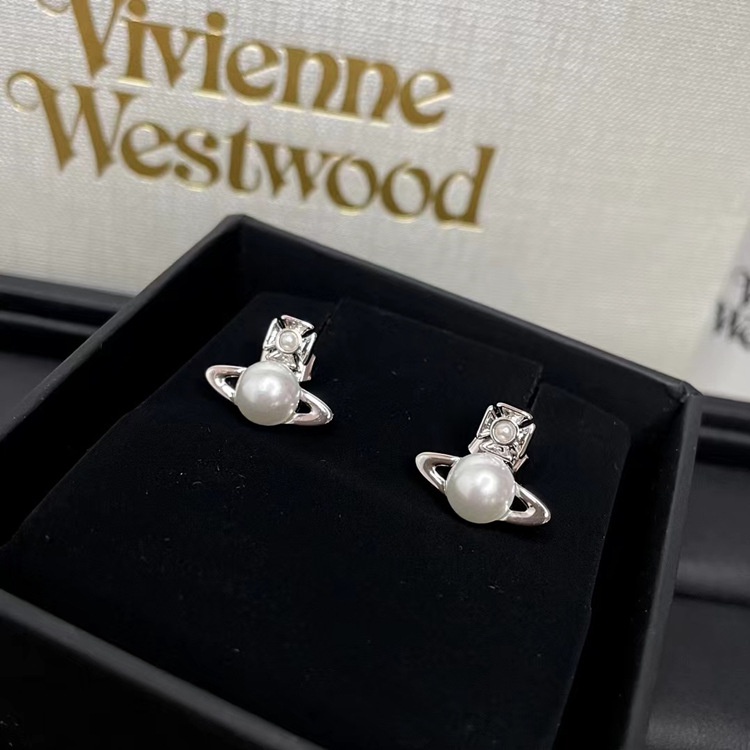 Khuyên Tai Ngọc Trai / Saturn Vivienne Westwood