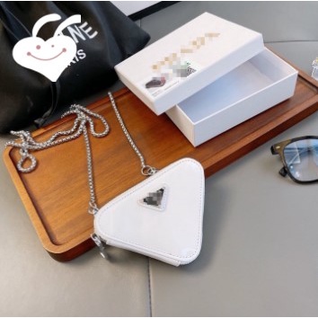 Túi Xách PRADA mini Hình Tam Giác Phối Dây Xích Đeo Vai / Thắt Lưng Phong Cách Âu Mỹ Cho Nữ