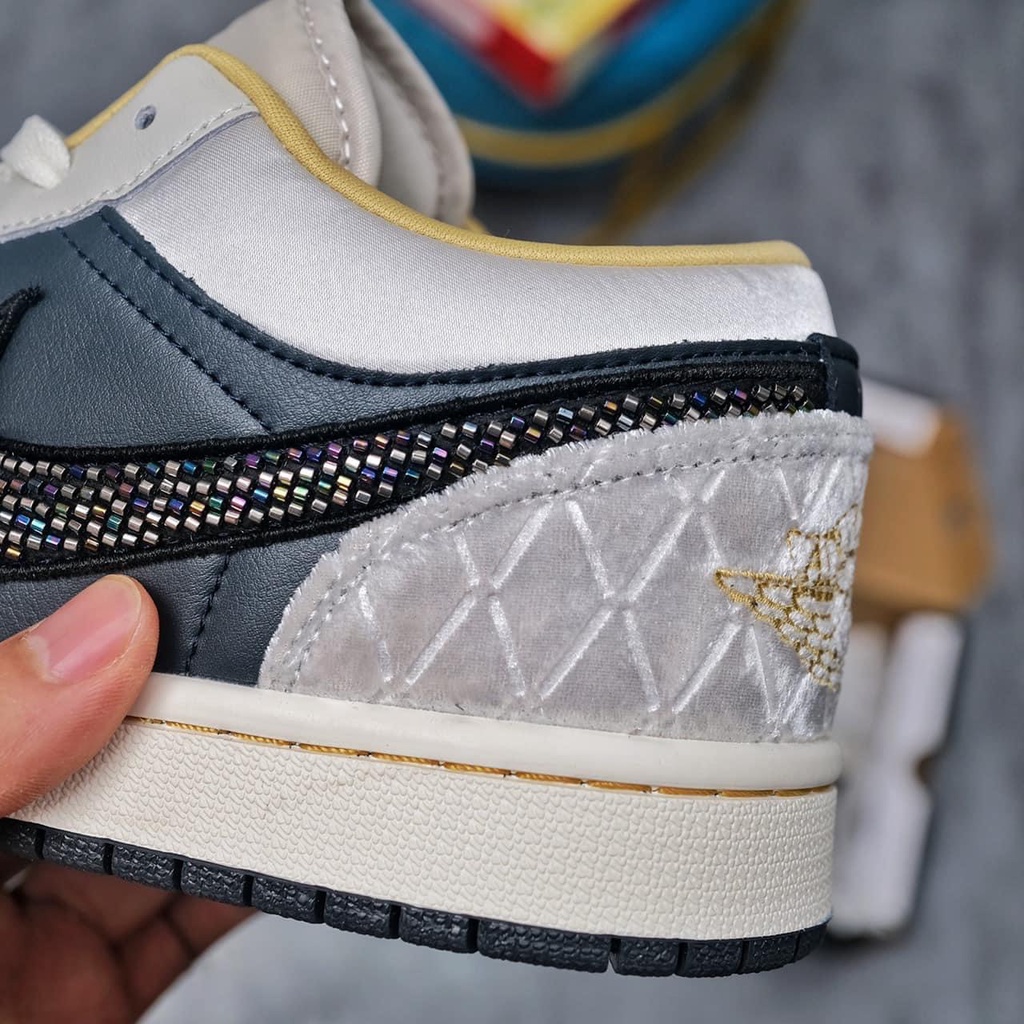 Giày Air Jordan 1 Low Beaded Swoosh Đính Đá S.Cấp