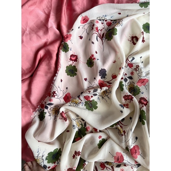 Vải voan kem hoa kiện HQ - khổ 1,5m