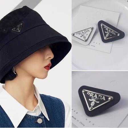 Prada Ghim Cài Áo Giả Da Thời Trang Đơn Giản