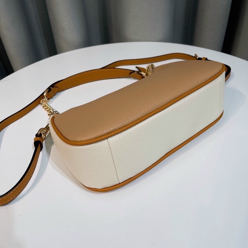 Túi đeo chéo đeo vai Coach Teri dáng thuyền màu nude