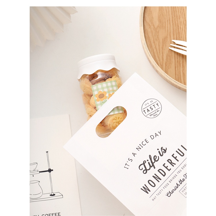 Hộp đựng bánh bằng nhựa PASTEL tặng kèm sticker trang trí, hộp đựng chocolate, hộp đựng kẹo
