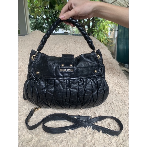 Túi chuẩn si. Túi qua sử dụng. Khách vui lòng xem hình nếu muốn biết thêm thông tin sản phẩm mời khách vô chat. Thanks .