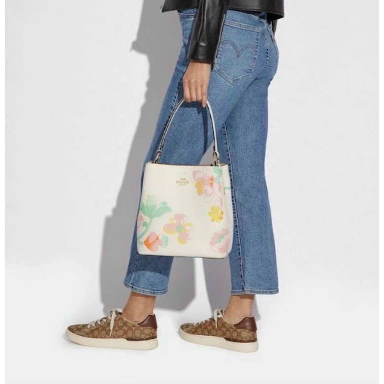 Túi đeo vai Coach Town Bucket Bag size lớn