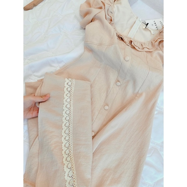 Váy Be chất đũi cổ Vuông Bèo phối cúc bọc