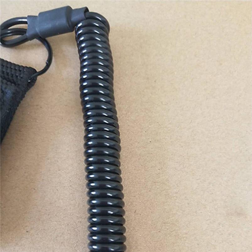 Móc Khóa Dây Lò Xo Gắn Đèn Pin An Toàn Màu Đen