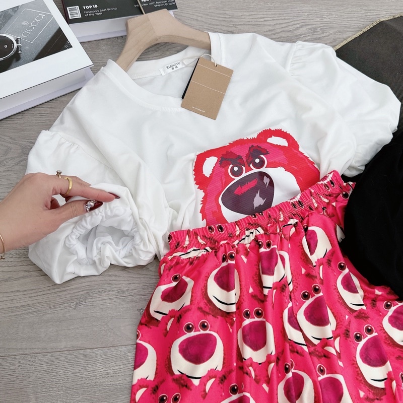 [ 𝐅𝐑𝐄𝐄 𝐒𝐇𝐈𝐏 ] Set bộ gấu dâu tay bồng quần sooc bom hot hit Vải cotton tàu mềm đẹp, hình ép 5D nét căng, tay bồng 2 lớp